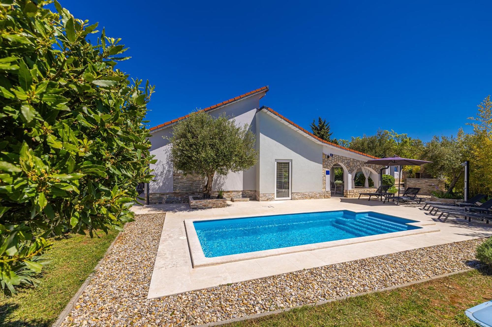 Holiday House Kai With Private Pool Pinezići エクステリア 写真