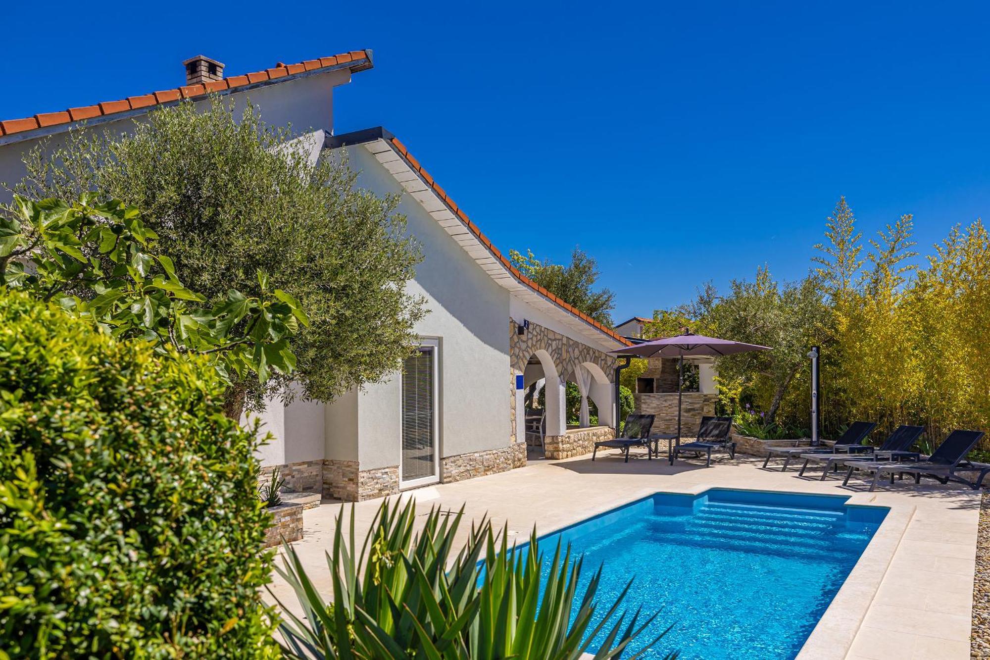 Holiday House Kai With Private Pool Pinezići エクステリア 写真